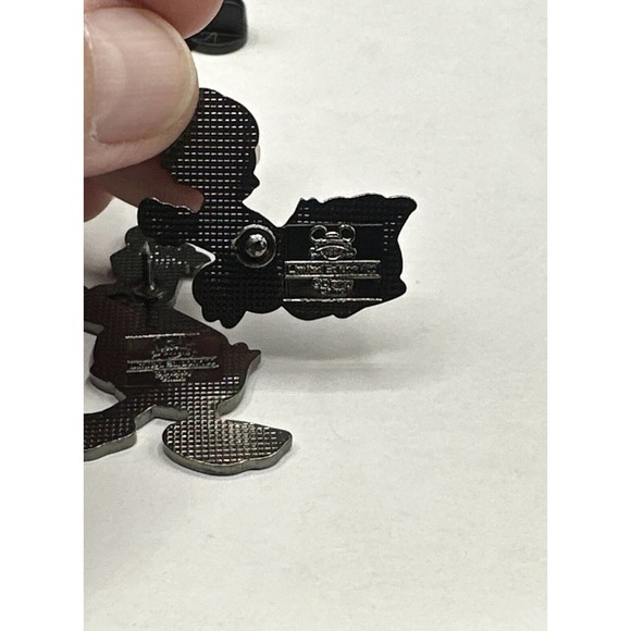 Rare Pin 59685 Donald Duck Comic Strip 70th Anniversary Card Set 6 Pin Set Mint - Picture 12 of 13